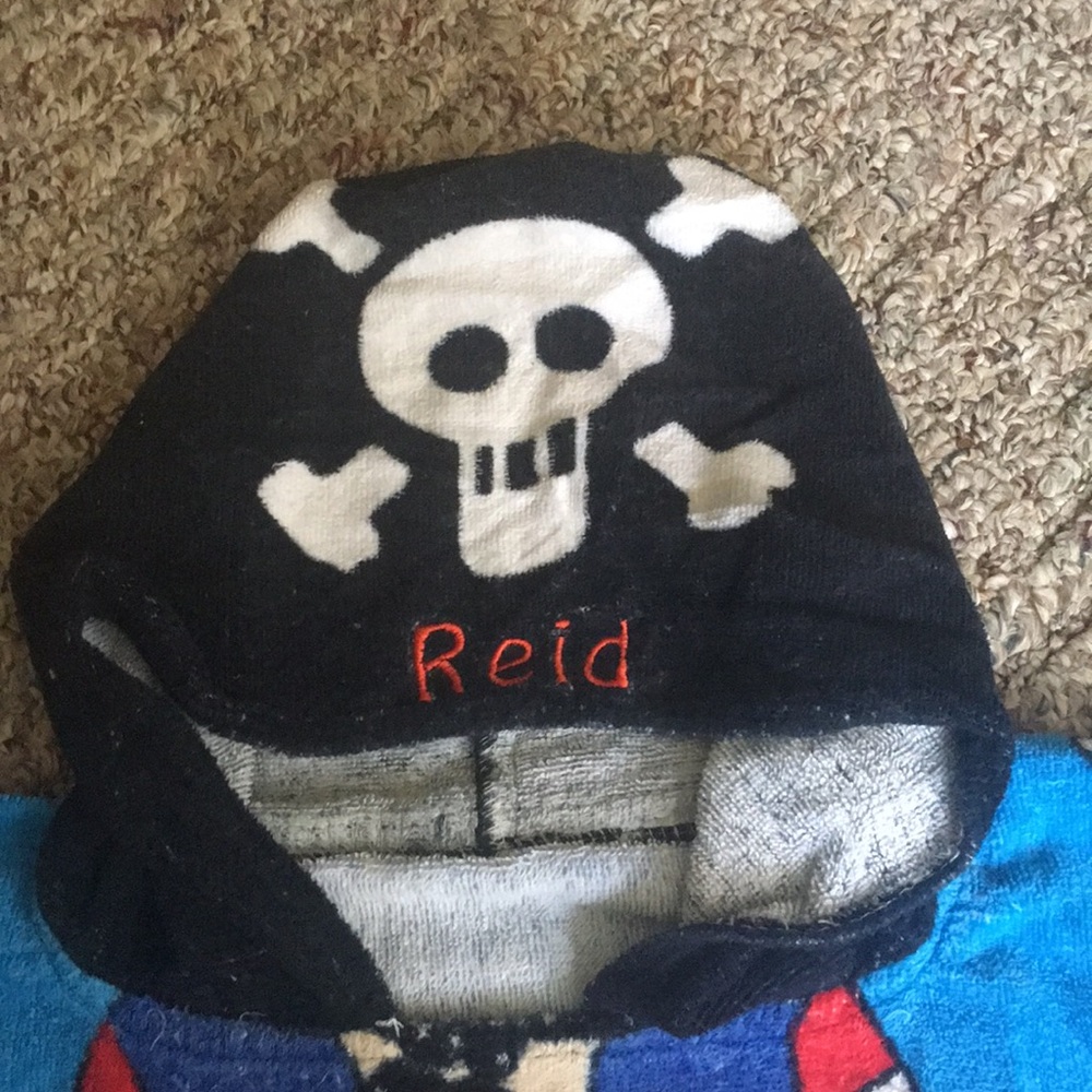 REID Pirate Hooded towel personalized bath/beach - Picture 2 of 4